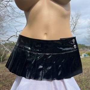 Forplay Vinyl Wet Look  Fetish Bondage Pleated Super Mini Skirt Club  Lingerie